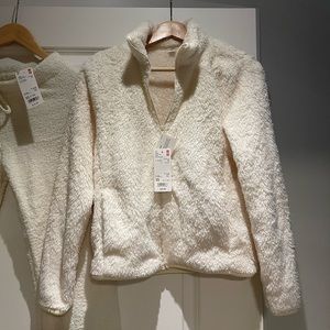 Brand New Uniqlo Fluffy Yarn Fleece Jacket